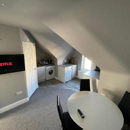 Luton Short Term Lets - Cardiff Road Apartment Exterior foto
