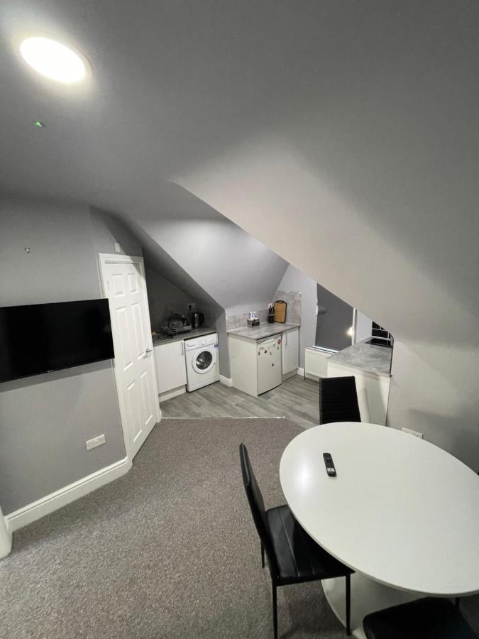 Luton Short Term Lets - Cardiff Road Apartment Exterior foto